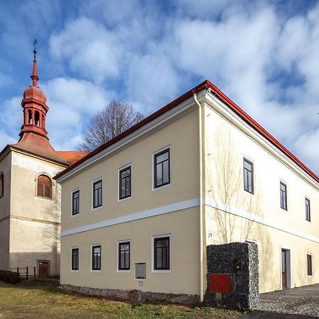 Penzion Fara Pod Milesovkou Hotel Velemin Buitenkant foto