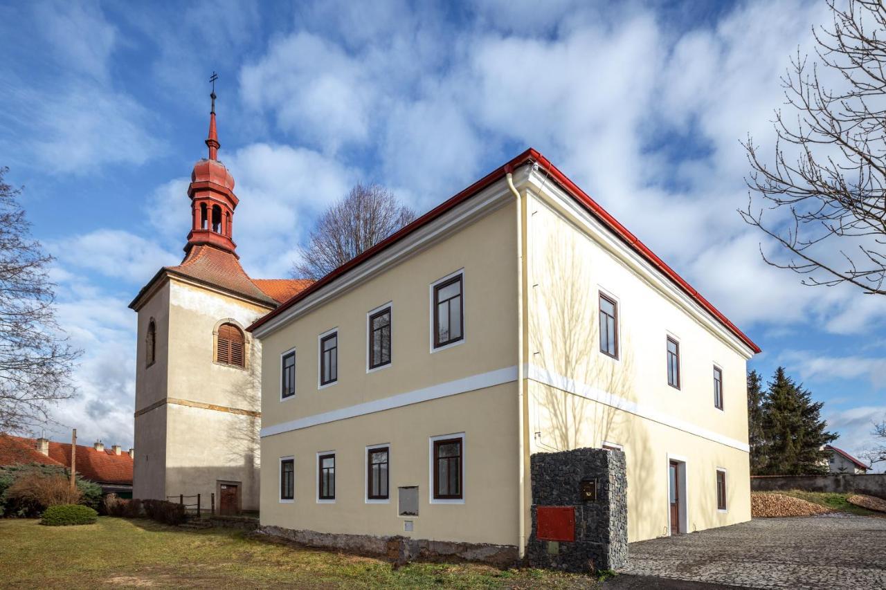 Penzion Fara Pod Milesovkou Hotel Velemin Buitenkant foto