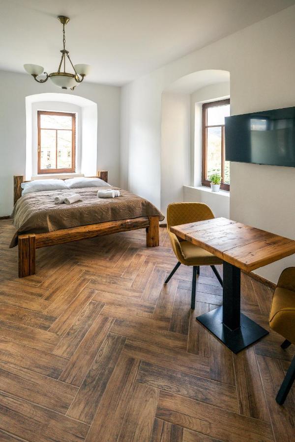 Penzion Fara Pod Milesovkou Velemin Buitenkant foto