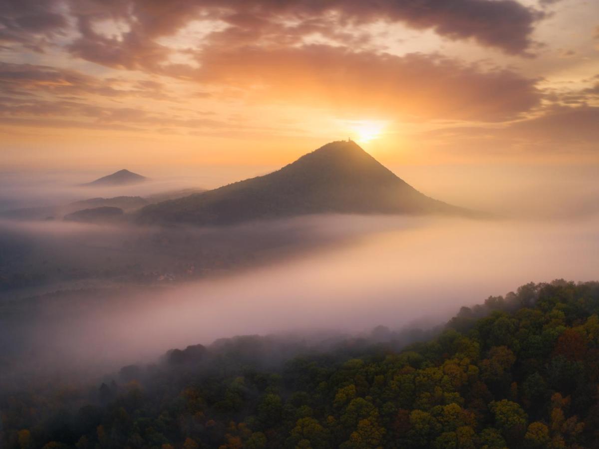 Penzion Fara Pod Milesovkou Velemin Buitenkant foto