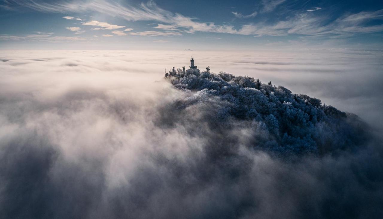 Penzion Fara Pod Milesovkou Hotel Velemin Buitenkant foto