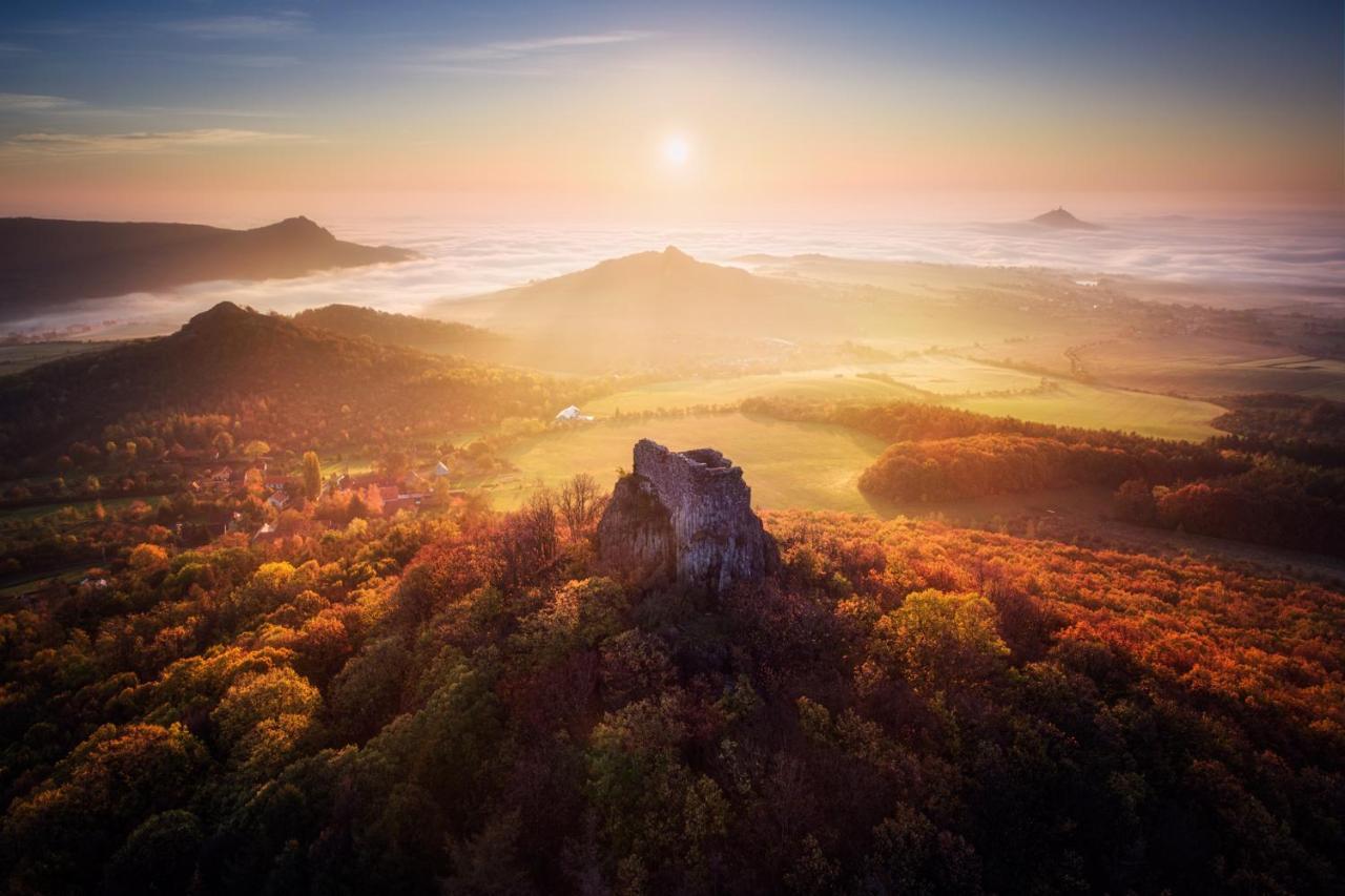 Penzion Fara Pod Milesovkou Velemin Buitenkant foto